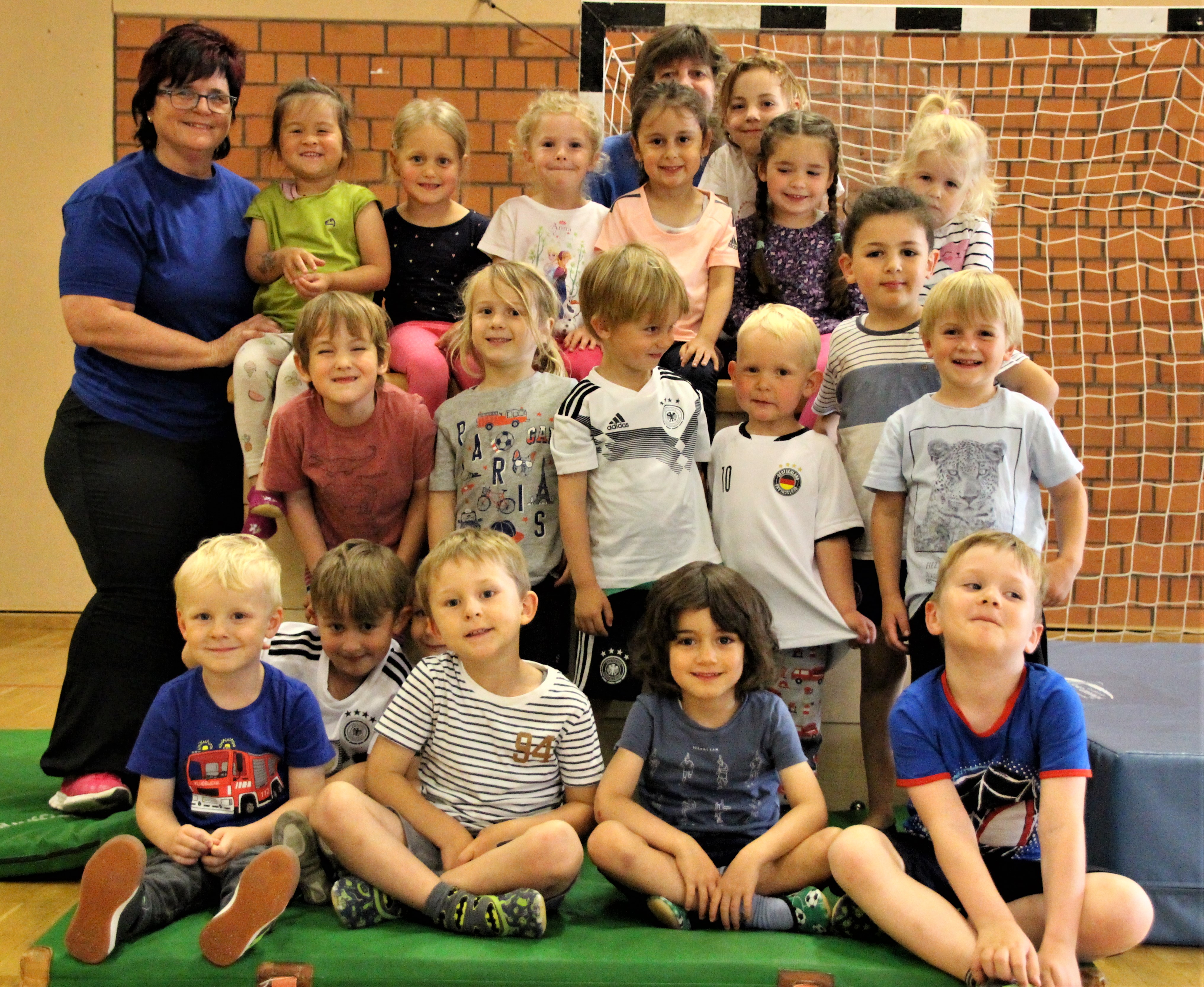 Kinderturnen 2.jpg Kinderturnen 2.jpg